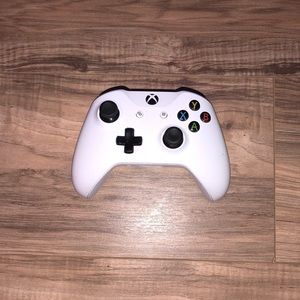 White Xbox one controller